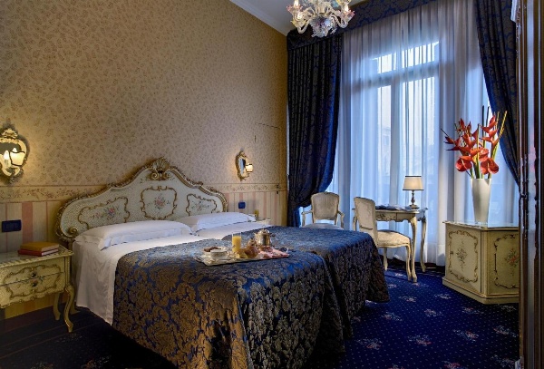Hotel Montecarlo image 1