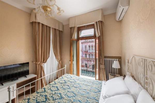 Hotel Montecarlo image 22